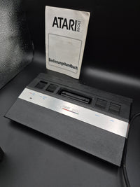 Atari 2600 Konsole – Komplettset mit Joystick, Spiel „Yars’ Revenge“ & Handbuch