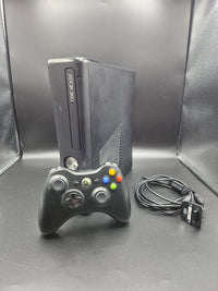 Xbox 360 Konsole + Controller + Zubehör